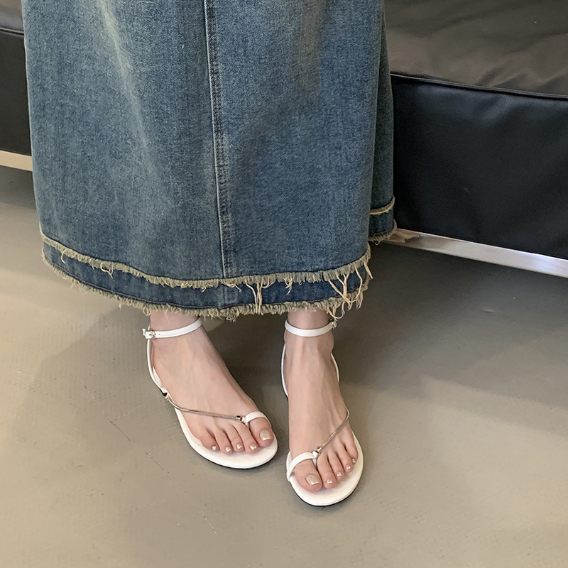 2025 Comfortable Flat Heel Toe Loop Sandals Chain Decor Round Toe Open Toe Women Summer Cool One Strap Sandals - Image 3