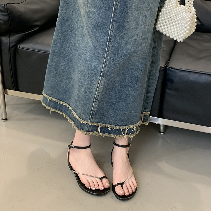 2025 Comfortable Flat Heel Toe Loop Sandals Chain Decor Round Toe Open Toe Women Summer Cool One Strap Sandals - Image 4