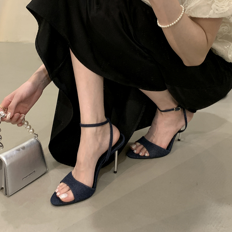 2025 Summer Fashion Open Toe Women's Sandals European American Style Simple One-Strap Buckle High Heels - Image 4